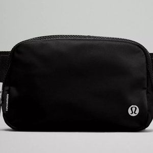 Lululemon Everywhere Belt Bag 1L Black (NEW WITH TAG)